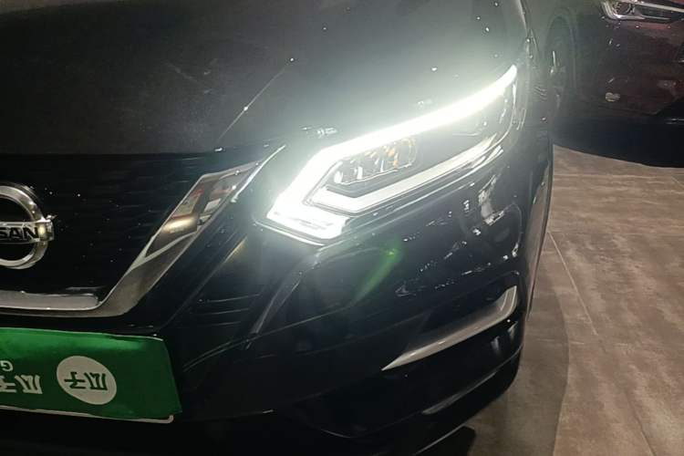 Used Nissan Qashqai 2022 2.0L CVT XV Premier Luxury Edition Left Front Headlight