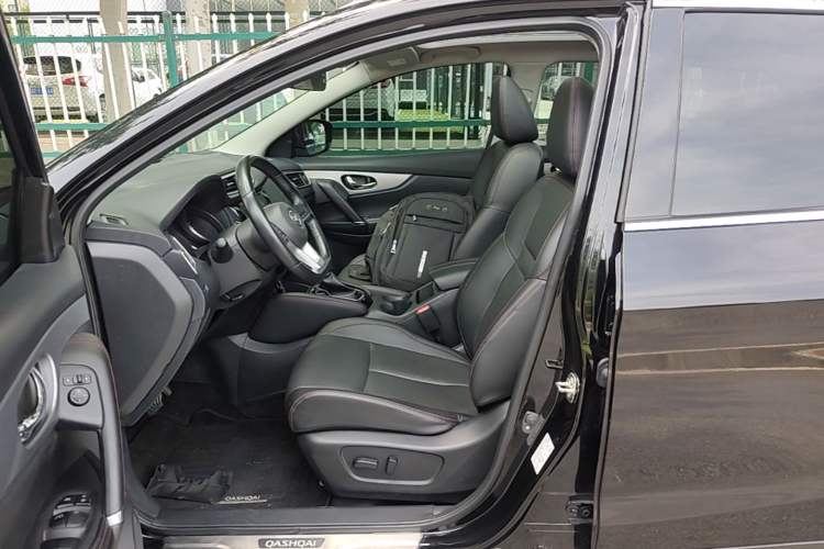 Used Nissan Qashqai 2022 2.0L CVT XV Premier Luxury Edition Left Front Seat