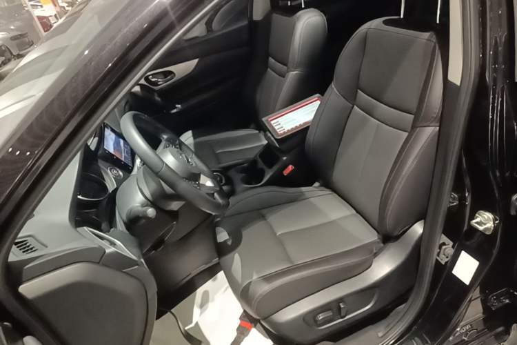 Used Nissan Qashqai 2022 2.0L CVT XV Premier Luxury Edition Left Front Seat
