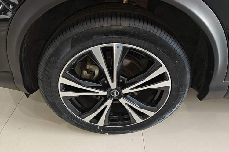 Used Nissan Qashqai 2022 2.0L CVT XV Premier Luxury Edition Left Front Wheel Hub
