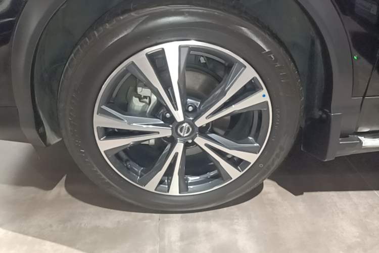 Used Nissan Qashqai 2022 2.0L CVT XV Premier Luxury Edition Left Front Wheel Hub