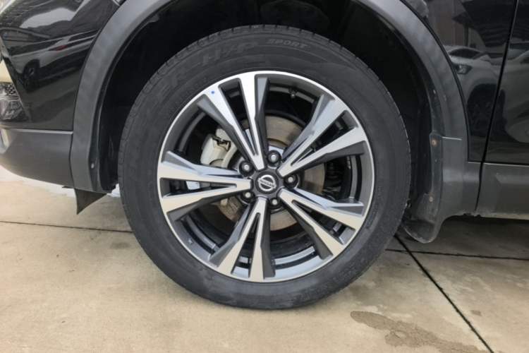 Used Nissan Qashqai 2022 2.0L CVT XV Premier Luxury Edition Left Front Wheel Hub