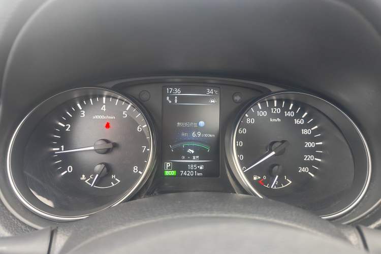 Used Nissan Qashqai 2022 2.0L CVT XV Premier Luxury Edition Odometer Close Up