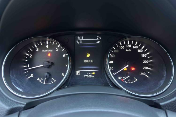 Used Nissan Qashqai 2022 2.0L CVT XV Prem·Night Edition Odometer Close Up