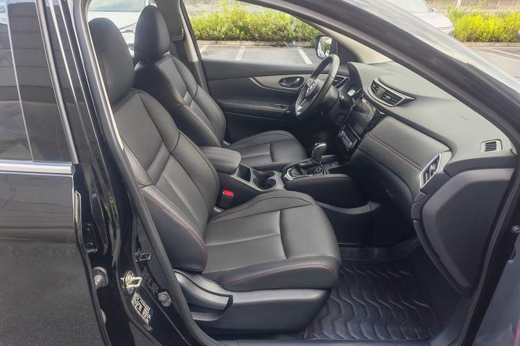Used Nissan Qashqai 2022 2.0L CVT XV Premier Luxury Edition Right Front Seat