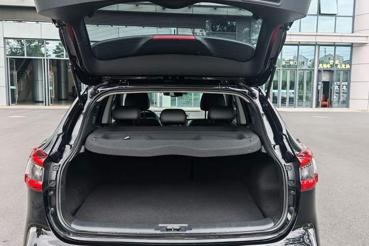 Used Nissan Qashqai 2022 2.0L CVT XV Smart Enjoyment Version Trunk