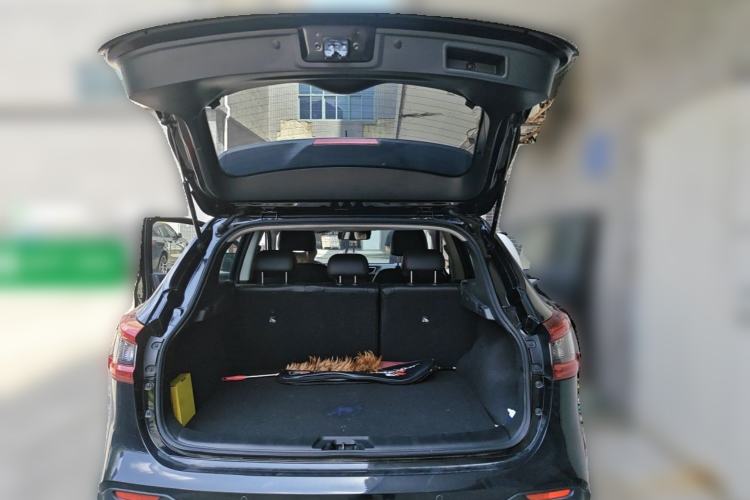 Used Nissan Qashqai 2022 2.0L CVT XV Premier Luxury Edition Trunk