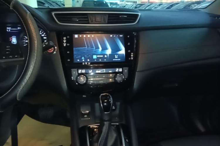 Used Nissan Qashqai 2022 2.0L CVT XV Premier Luxury Edition Audio And AC Panel