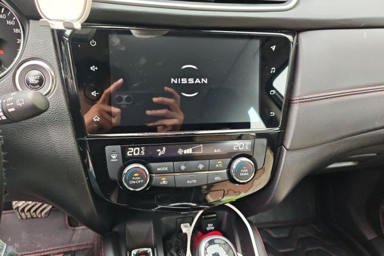 Used Nissan Qashqai 2022 2.0L CVT XV Premier Luxury Edition Audio And AC Panel