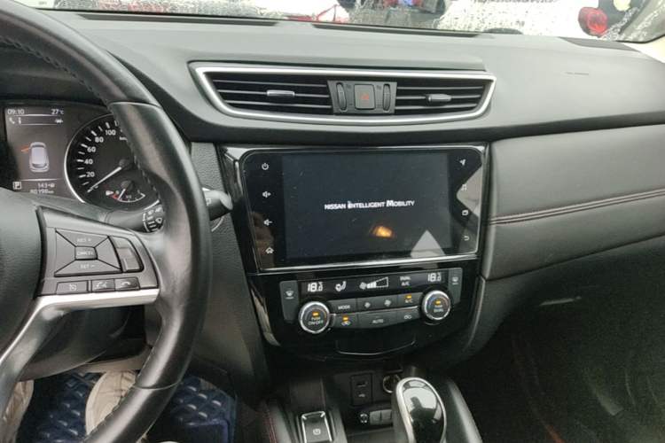 Used Nissan Qashqai 2022 2.0L CVT XV Premier Luxury Edition Audio And AC Panel