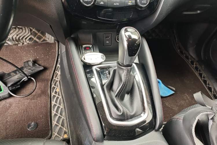 Used Nissan Qashqai 2022 2.0L CVT XV Premier Luxury Edition Gear Lever