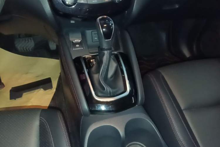Used Nissan Qashqai 2022 2.0L CVT XV Premier Luxury Edition Gear Lever