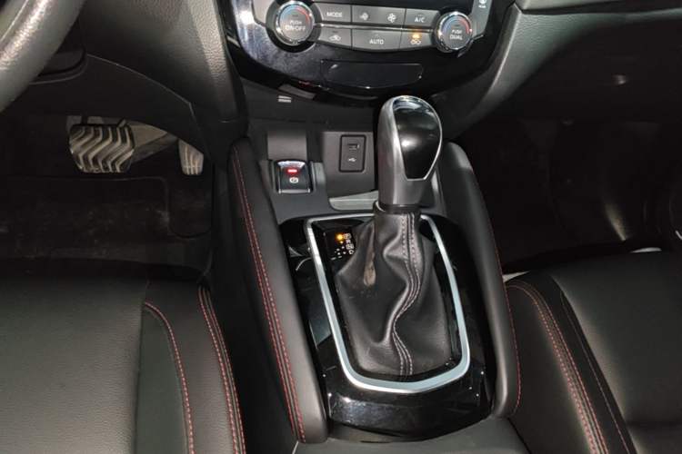 Used Nissan Qashqai 2022 2.0L CVT XV Smart Enjoyment Version Gear Lever