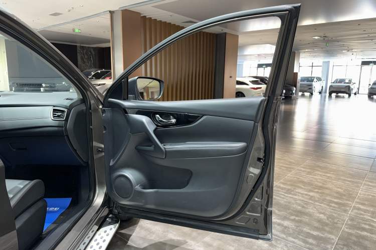 Used Nissan Qashqai 2022 2.0L CVT XV Smart Enjoyment Version Interior 10
