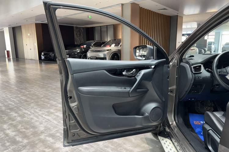 Used Nissan Qashqai 2022 2.0L CVT XV Smart Enjoyment Version Interior 7
