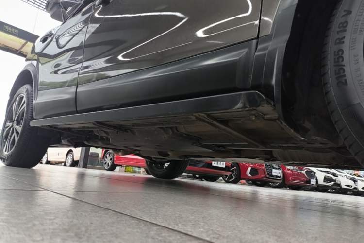 Used Nissan Qashqai 2022 2.0L CVT XV Premier Luxury Edition Right Side Sill