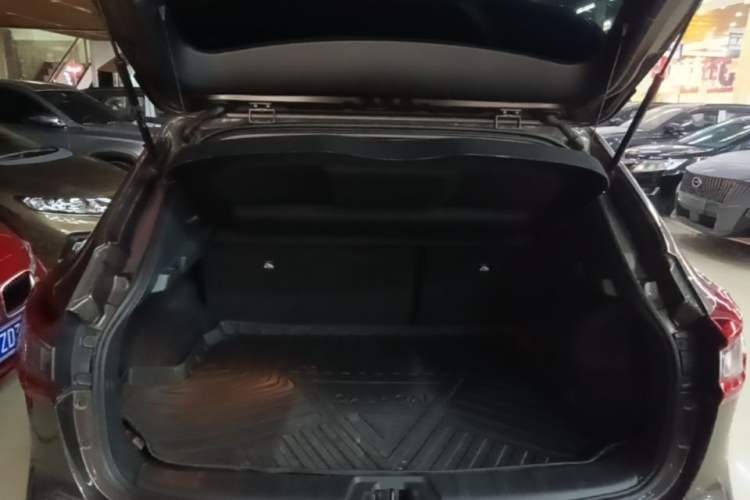 Used Nissan Qashqai 2022 2.0L CVT XV Premier Luxury Edition Trunk