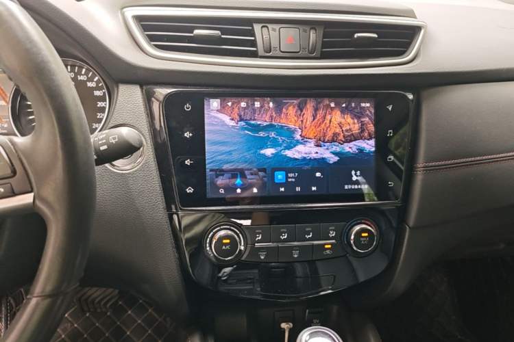 Used Nissan Qashqai 2022 2.0L CVT XV Premier Luxury Edition Audio And AC Panel