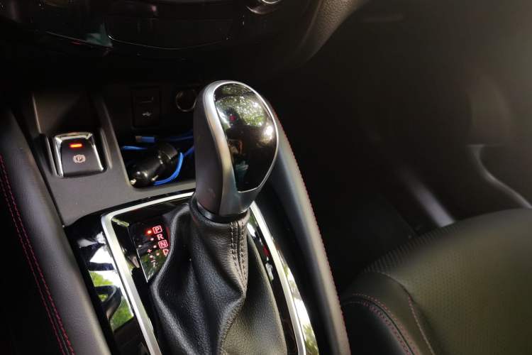 Used Nissan Qashqai 2022 2.0L CVT XV Premier Luxury Edition Gear Lever