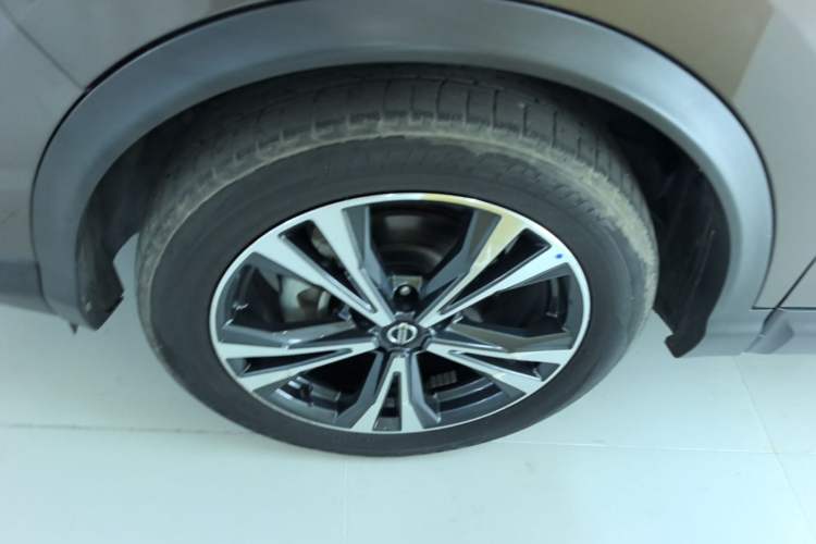 Used Nissan Qashqai 2022 2.0L CVT XV Premier Luxury Edition Left Front Wheel Hub