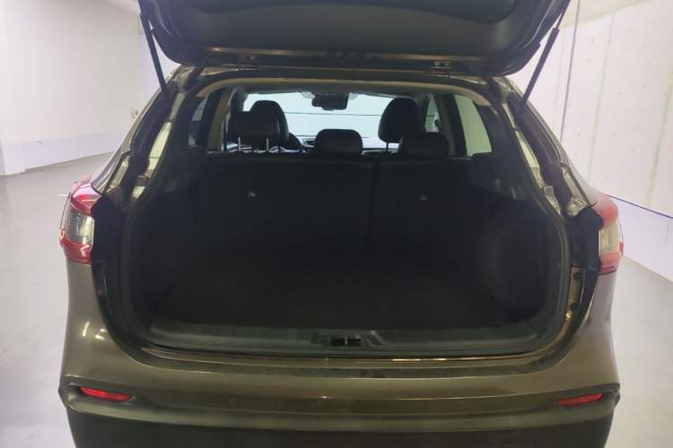 Used Nissan Qashqai 2022 2.0L CVT XV Premier Luxury Edition Trunk