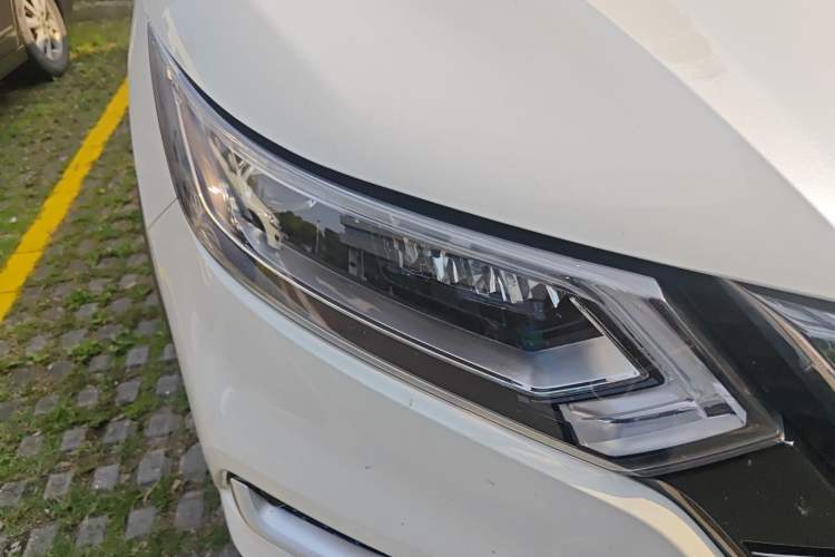 Used Nissan Qashqai 2022 2.0L CVT XV Premier Luxury Edition Right Front Headlight