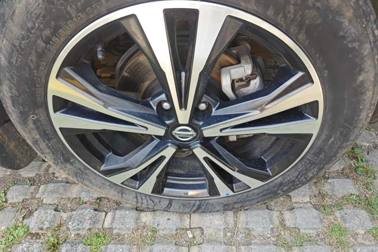 Used Nissan Qashqai 2022 2.0L CVT XV Premier Luxury Edition Right Front Wheel Hub