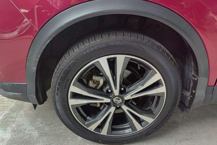 Used Nissan Qashqai 2022 2.0L CVT XV Premier Luxury Edition Left Front Wheel Hub