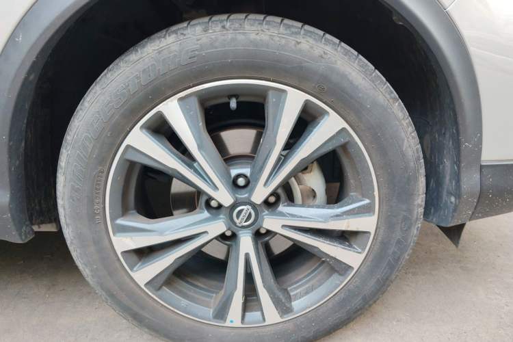 Used Nissan Qashqai 2022 2.0L CVT XV Premier Luxury Edition Right Front Wheel Hub