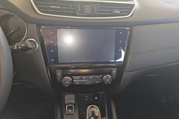 Used Nissan Qashqai 2022 2.0L CVT XV Premier Luxury Edition Audio And AC Panel