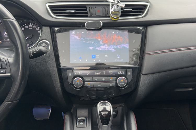Used Nissan Qashqai 2022 2.0L CVT XV Premier Luxury Edition Audio And AC Panel