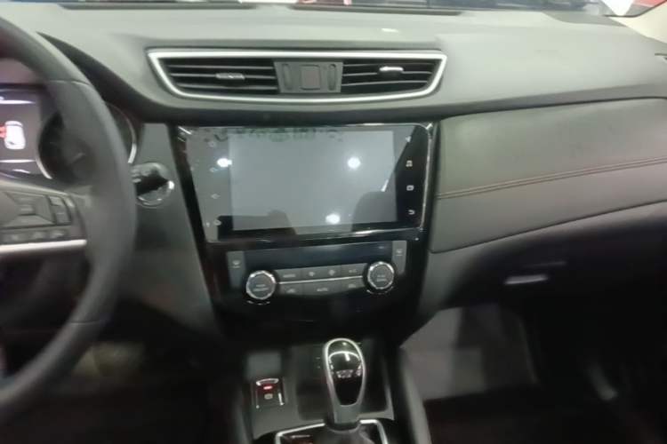 Used Nissan Qashqai 2022 2.0L CVT XV Premier Luxury Edition Audio And AC Panel