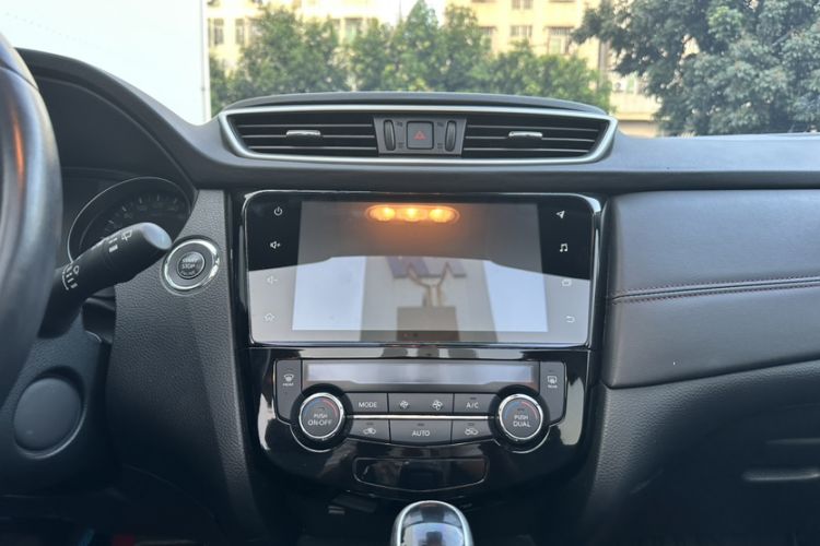 Used Nissan Qashqai 2022 2.0L CVT XV Premier Luxury Edition Audio And AC Panel