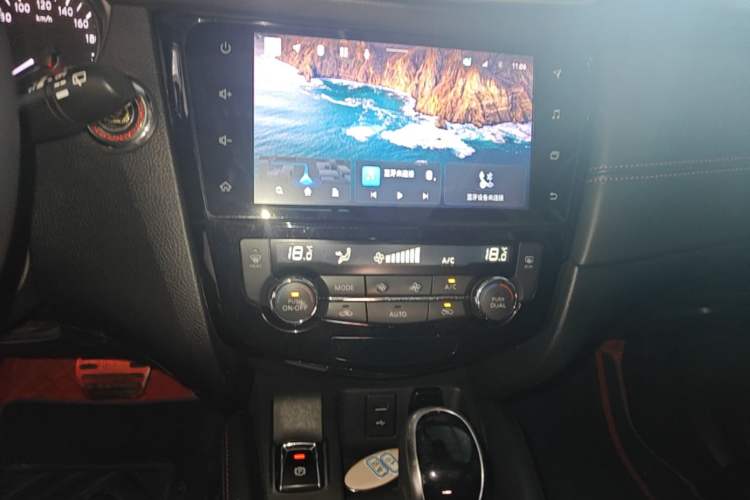 Used Nissan Qashqai 2022 2.0L CVT XV Premier Luxury Edition Audio And AC Panel