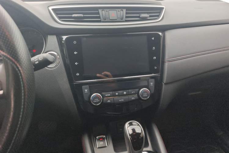 Used Nissan Qashqai 2022 2.0L CVT XV Premier Luxury Edition Audio And AC Panel