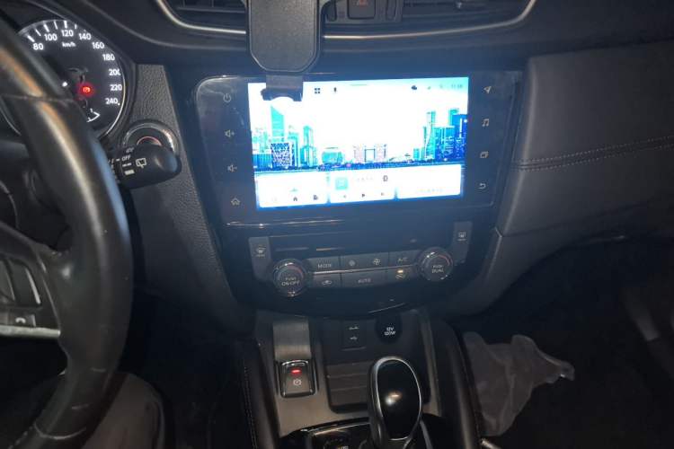 Used Nissan Qashqai 2022 2.0L CVT XV Premier Luxury Edition Audio And AC Panel