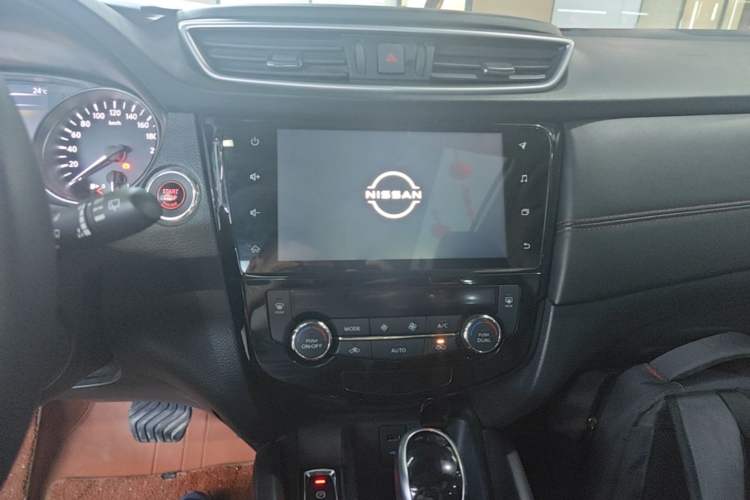 Used Nissan Qashqai 2022 2.0L CVT XV Premier Luxury Edition Audio And AC Panel