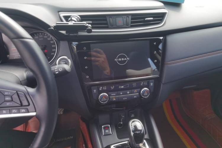 Used Nissan Qashqai 2022 2.0L CVT XV Premier Luxury Edition Audio And AC Panel