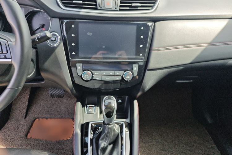 Used Nissan Qashqai 2022 2.0L CVT XV Premier Luxury Edition Audio And AC Panel