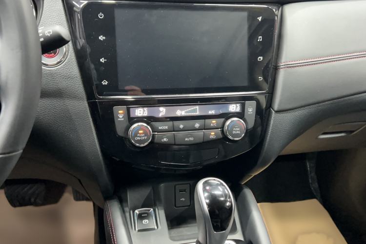 Used Nissan Qashqai 2022 2.0L CVT XV Premier Luxury Edition Audio And AC Panel