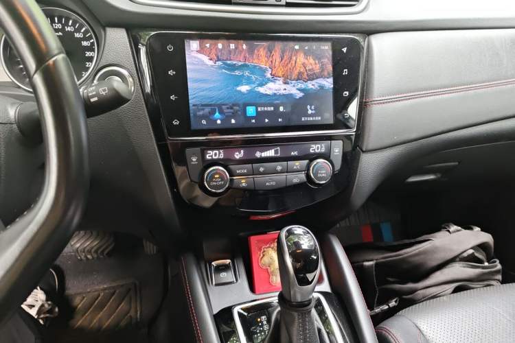 Used Nissan Qashqai 2022 2.0L CVT XV Premier Luxury Edition Audio And AC Panel