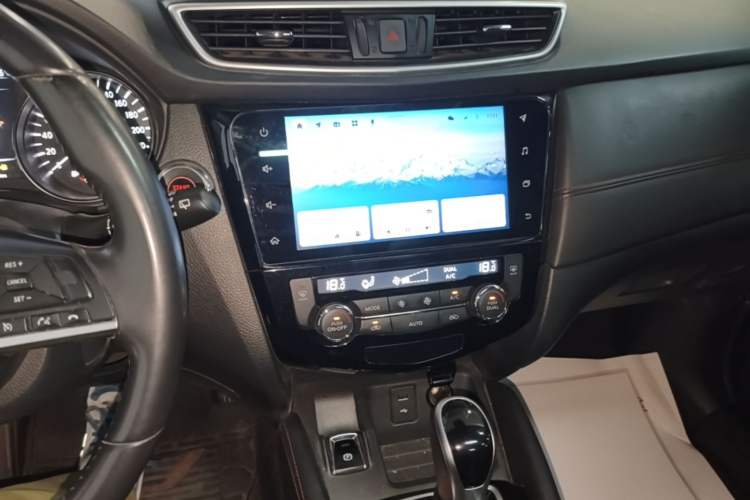 Used Nissan Qashqai 2022 2.0L CVT XV Premier Luxury Edition Audio And AC Panel