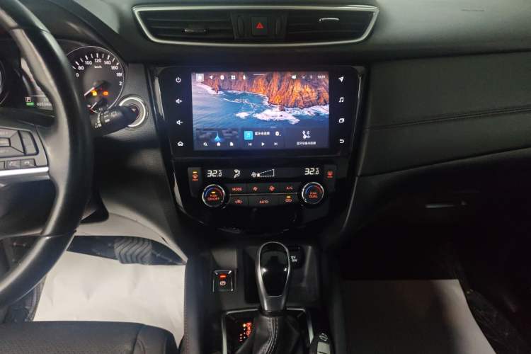Used Nissan Qashqai 2022 2.0L CVT XV Premier Luxury Edition Audio And AC Panel
