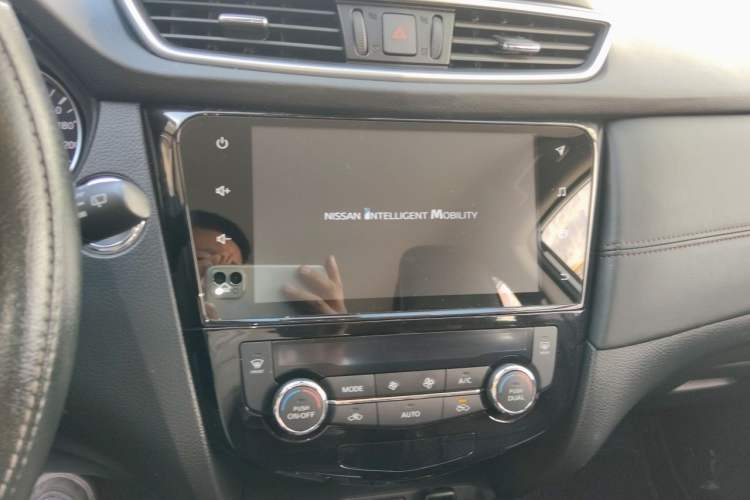 Used Nissan Qashqai 2022 2.0L CVT XV Smart Enjoyment Version Audio And AC Panel