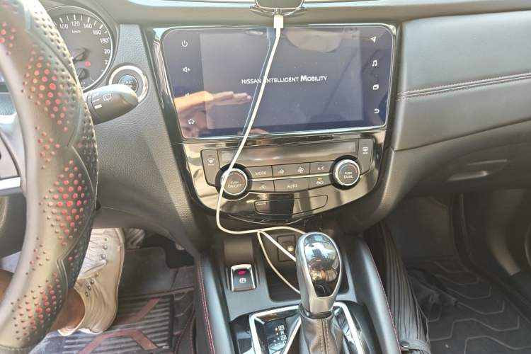 Used Nissan Qashqai 2022 2.0L CVT XV Premier Luxury Edition Audio And AC Panel