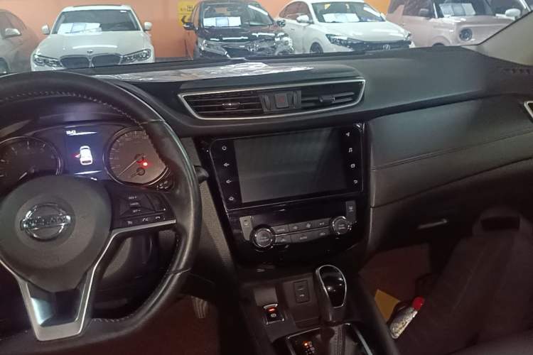 Used Nissan Qashqai 2022 2.0L CVT XV Premier Luxury Edition Audio And AC Panel
