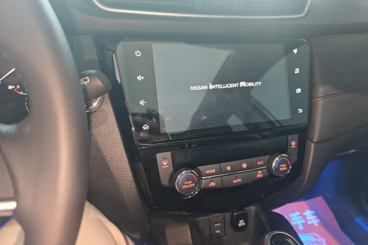 Used Nissan Qashqai 2022 2.0L CVT XV Premier Luxury Edition Audio And AC Panel