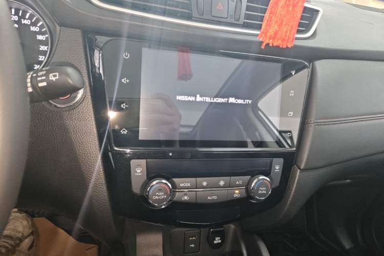 Used Nissan Qashqai 2022 2.0L CVT XV Premier Luxury Edition Audio And AC Panel