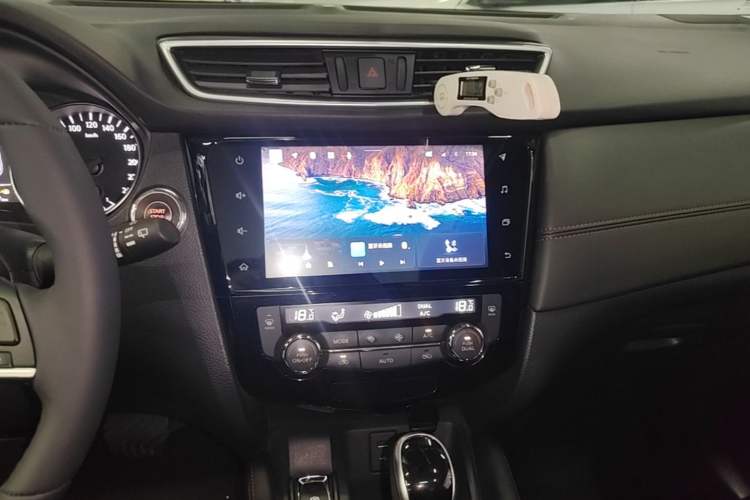 Used Nissan Qashqai 2022 2.0L CVT XV Premier Luxury Edition Audio And AC Panel