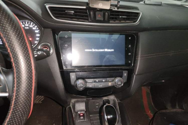 Used Nissan Qashqai 2022 2.0L CVT XV Premier Luxury Edition Audio And AC Panel
